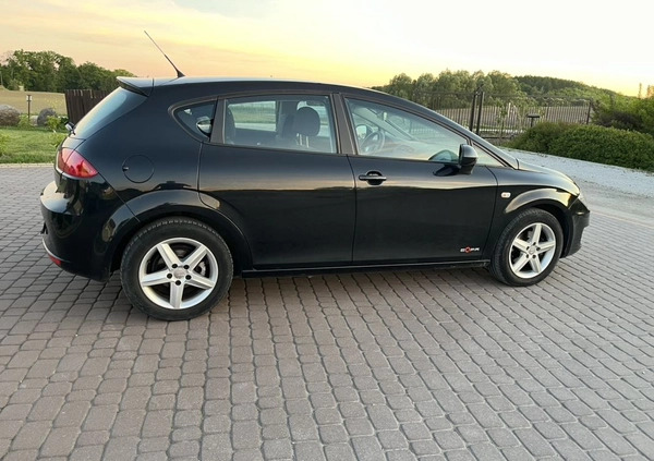 Seat Leon cena 17800 przebieg: 98130, rok produkcji 2012 z Jarosław małe 154